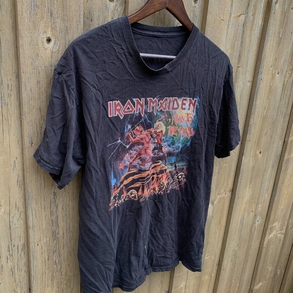 Vintage 2004 Iron Maiden Graphic T Shirt Run To The Hills - Picture 11 of 12